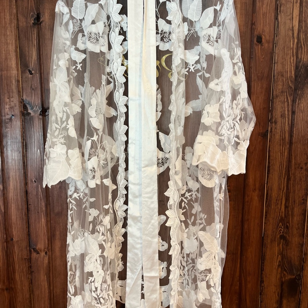Elegant White Lace Bridal Robe